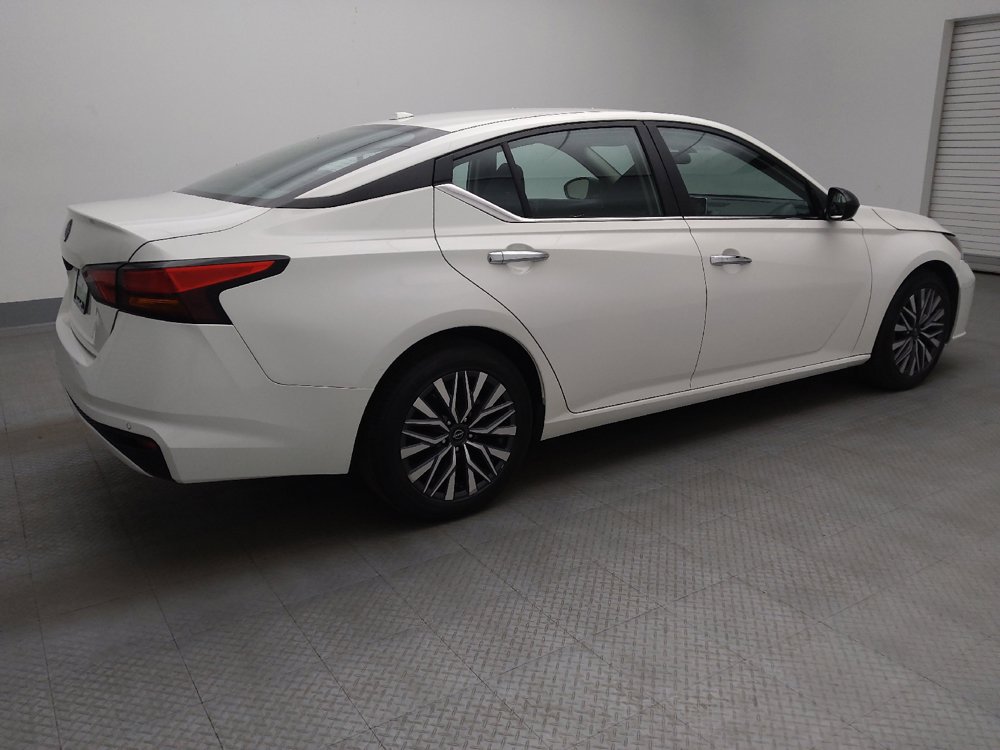 Used 2025 Nissan Altima 2.5 SV FWD image 10