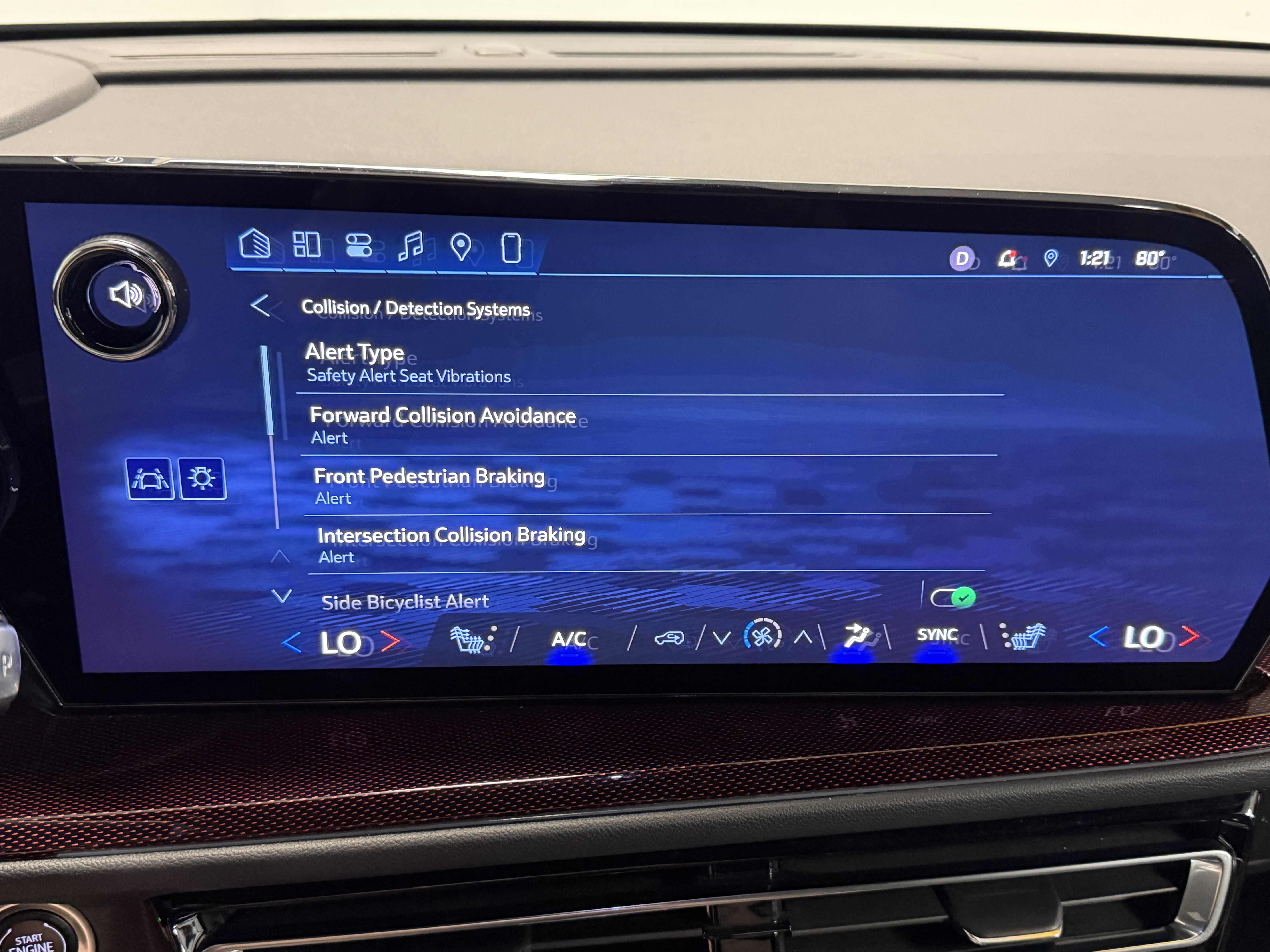 Used 2024 Chevrolet Traverse Z71 w/ LPO, Floor Liner Package AWD/4WD image 8