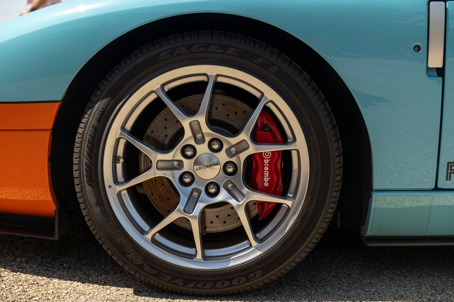Used 2006 Ford GT RWD image 16