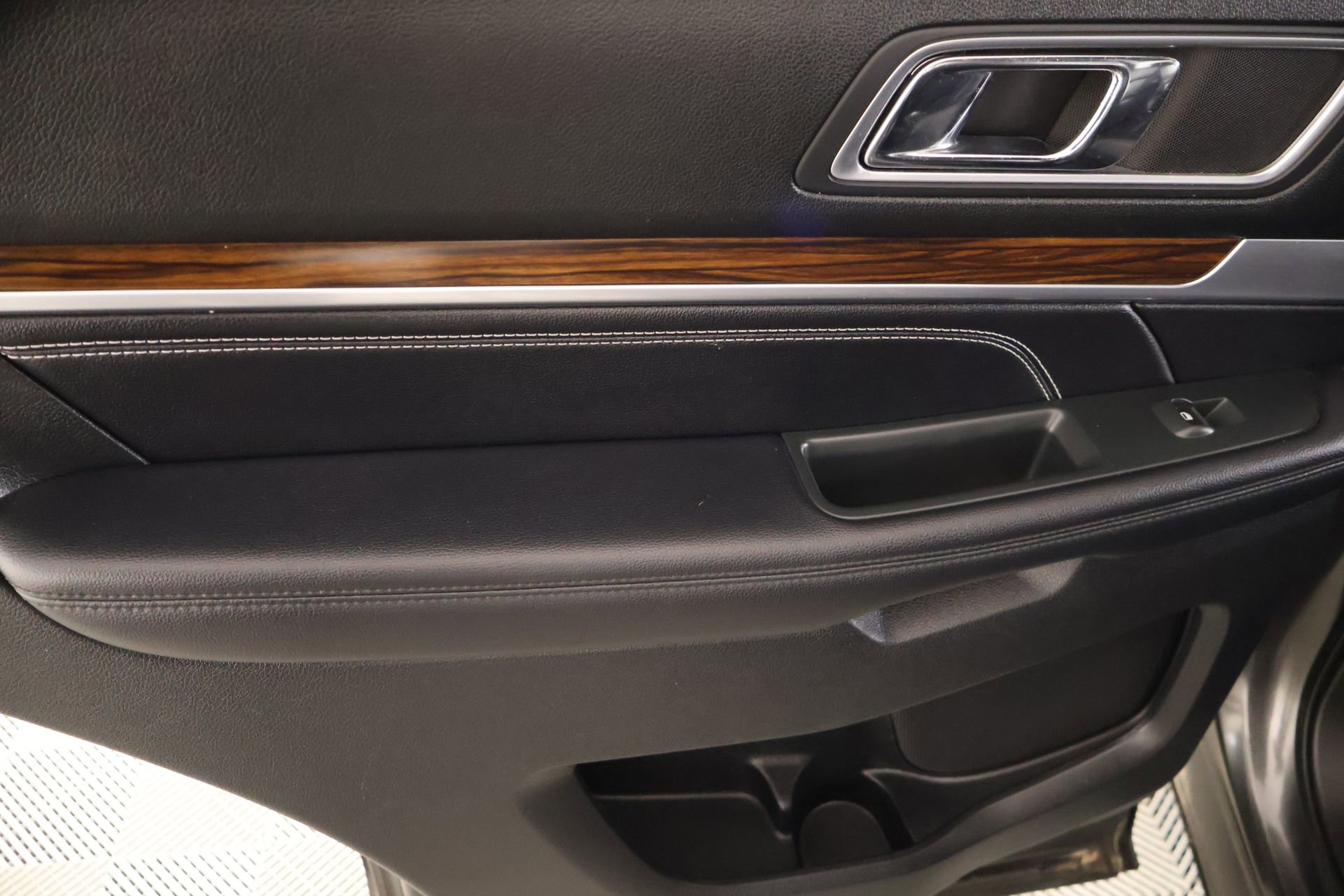 Used 2018 Ford Explorer Limited FWD image 19