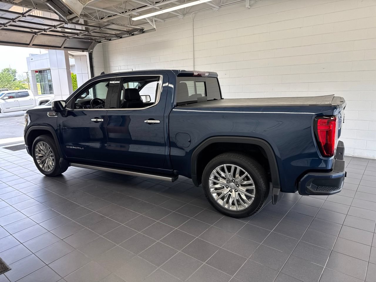 Used 2019 GMC Sierra 1500 Denali w/ Denali Ultimate Package AWD/4WD image 5