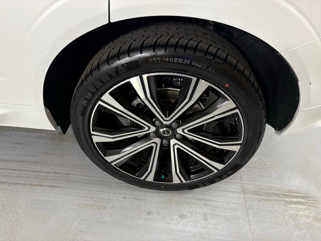 Used 2023 Volvo XC60 B5 Ultimate w/ Protection Package image 11