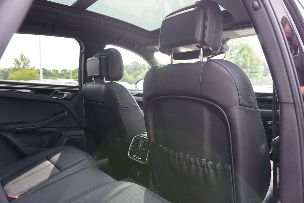 Used 2023 Porsche Macan S AWD/4WD image 56