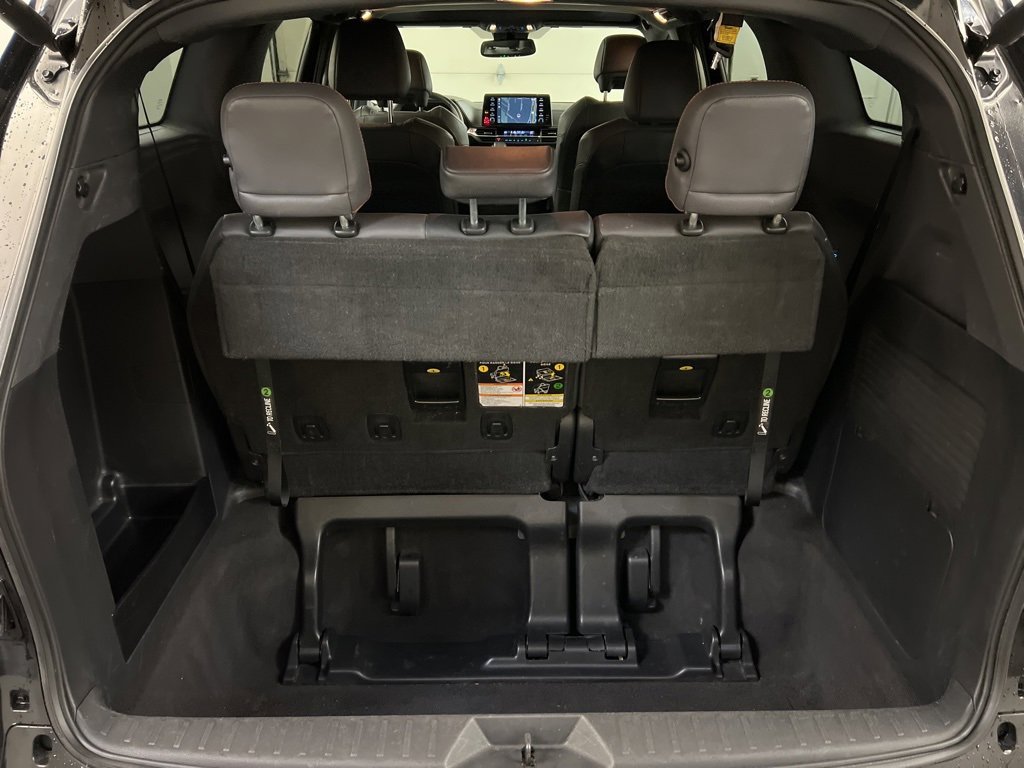 Used 2022 Toyota Sienna XSE image 28