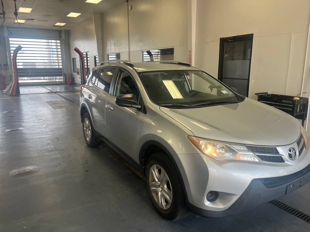 Used 2015 Toyota RAV4 LE AWD/4WD image 1