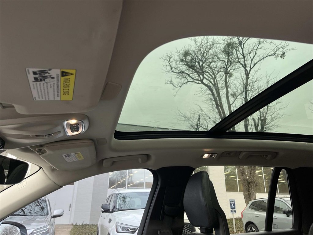 Used 2016 Volvo XC90 T6 Momentum w/ Momentum Plus Package image 25