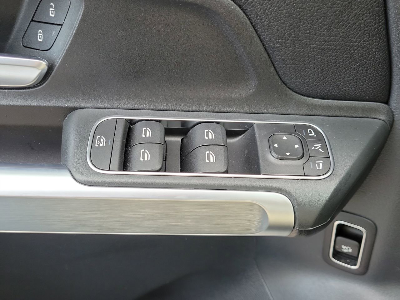 Certified 2023 Mercedes-Benz GLB 250 image 26