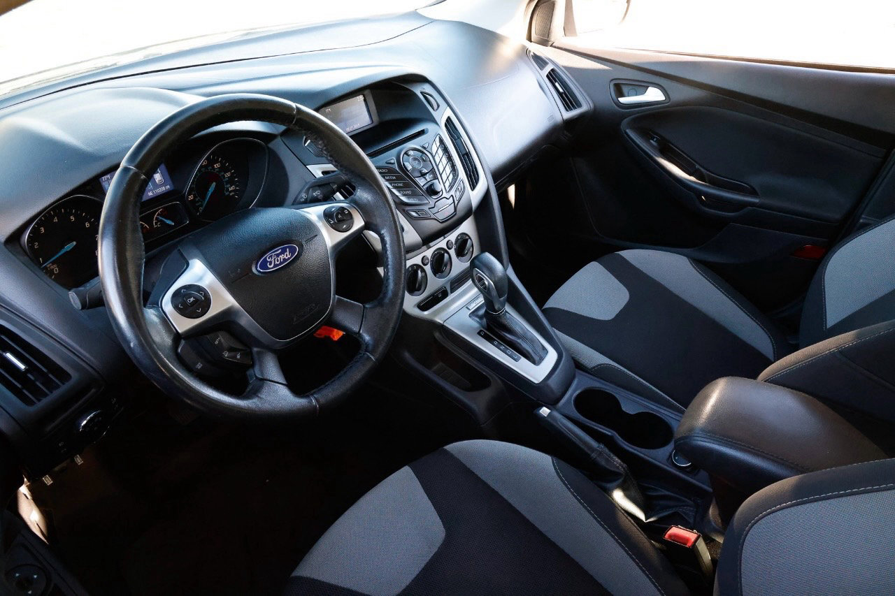 Used 2014 Ford Focus SE w/ SE Sport Package image 4