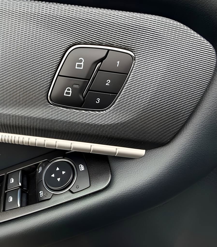 New 2026 Ford Explorer ST-Line w/ ST-Line Street Pack image 22