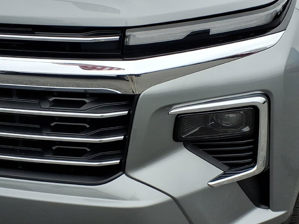 New 2027 Chevrolet Traverse LT w/ Sun and Wheel Package FWD image 8
