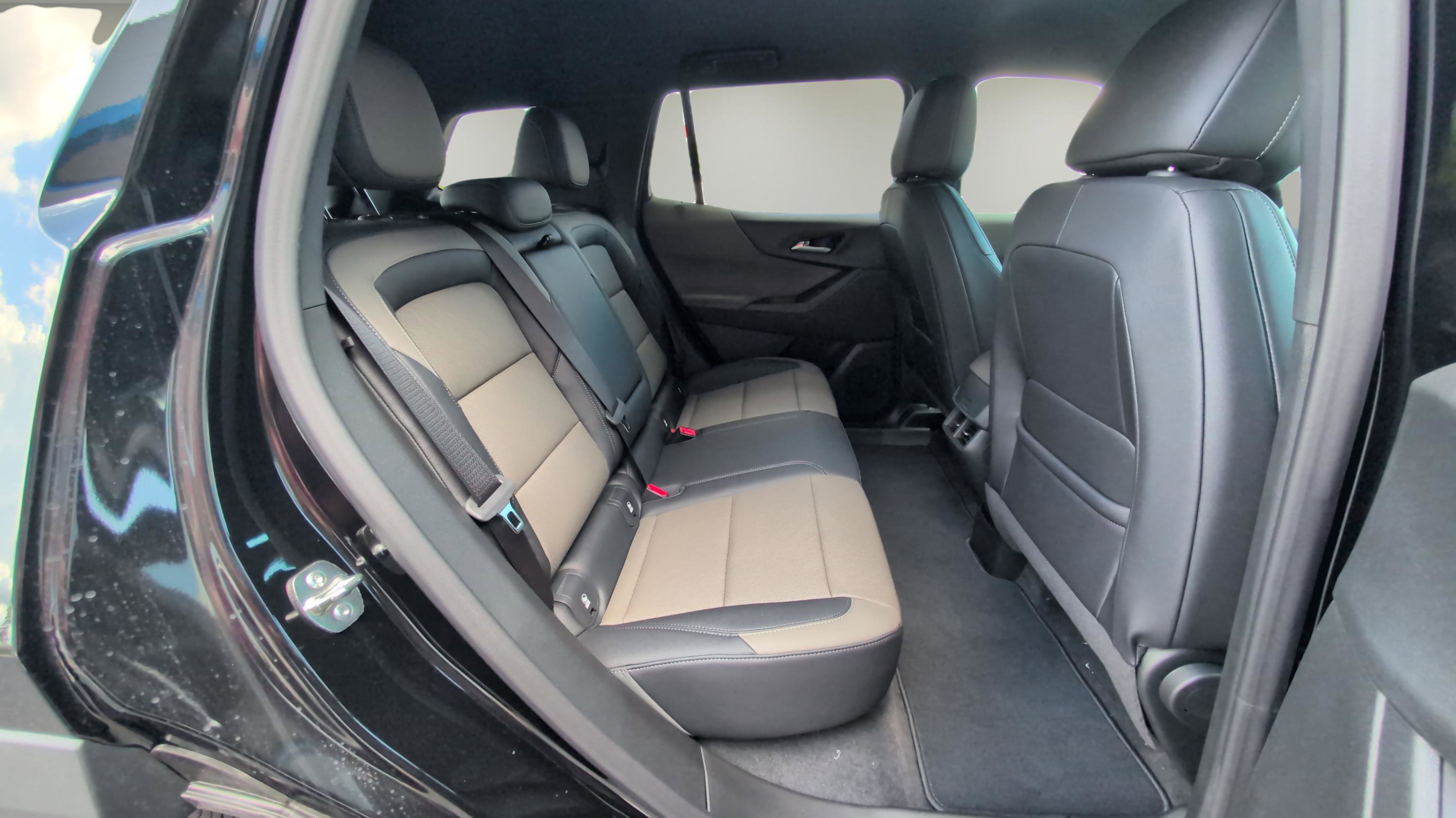 New 2026 Chevrolet Equinox LT w/ Convenience Package II image 13