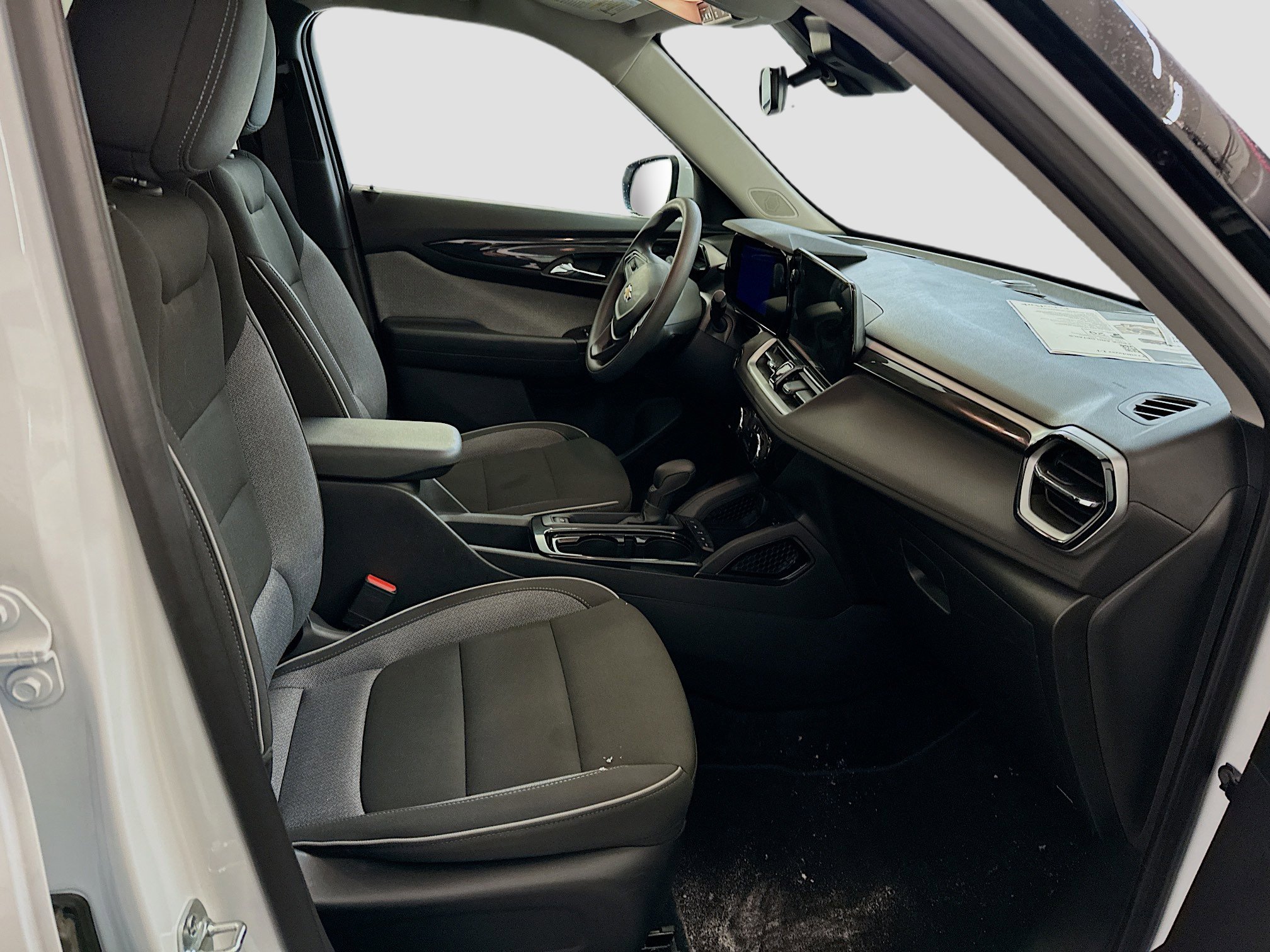 Used 2025 Chevrolet TrailBlazer LT image 31