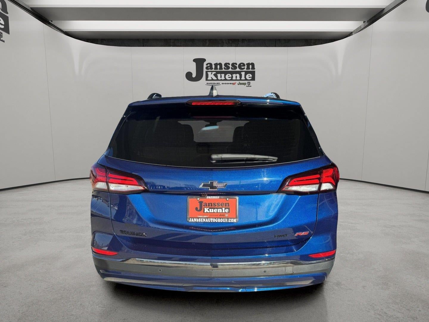 Used 2023 Chevrolet Equinox RS AWD/4WD image 2