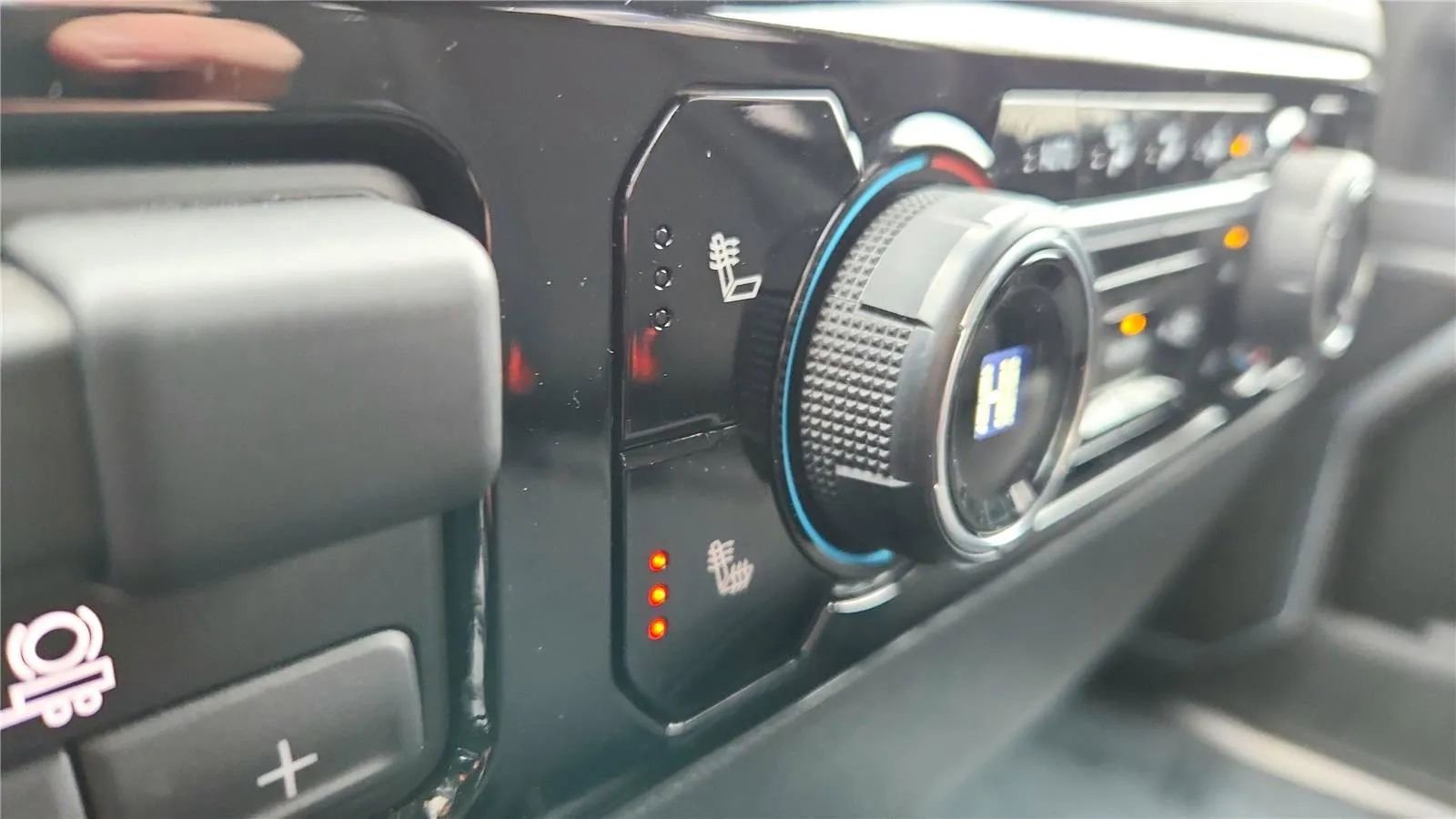 Used 2025 Chevrolet Silverado 2500 LT w/ Convenience Package image 23