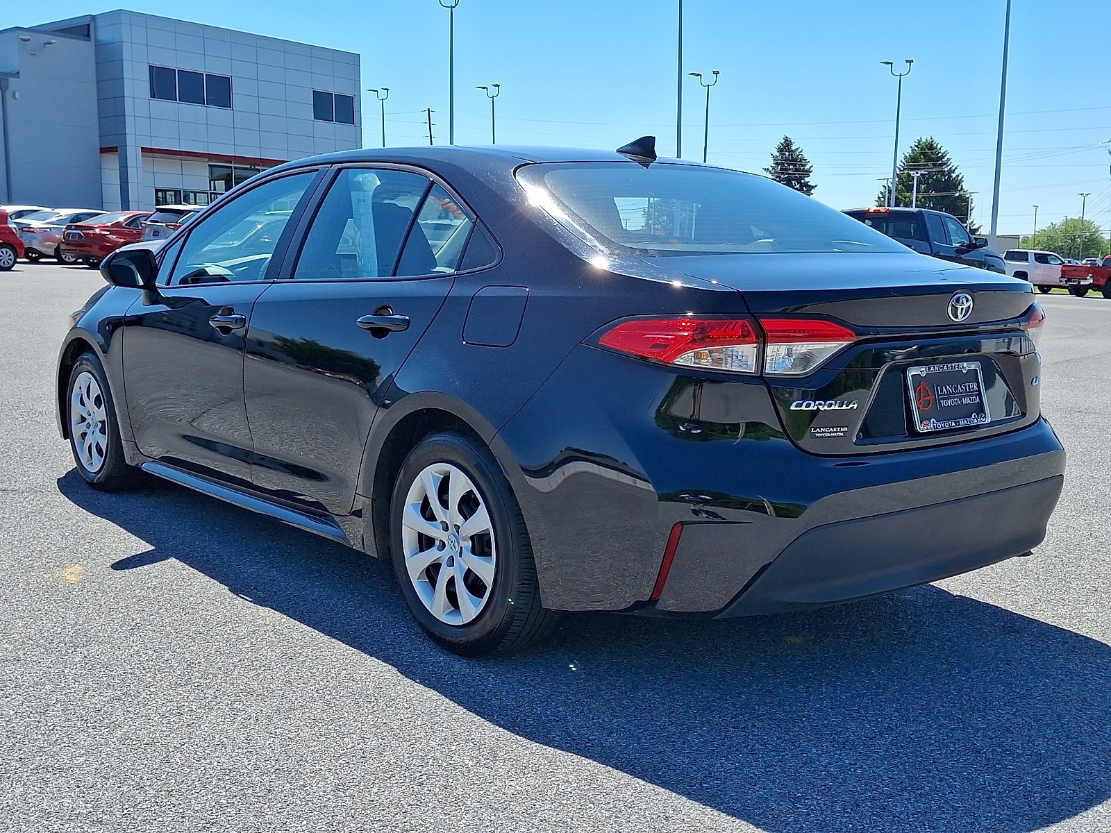 Used 2025 Toyota Corolla LE FWD image 5