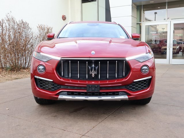 Used 2020 Maserati Levante GranLusso image 2