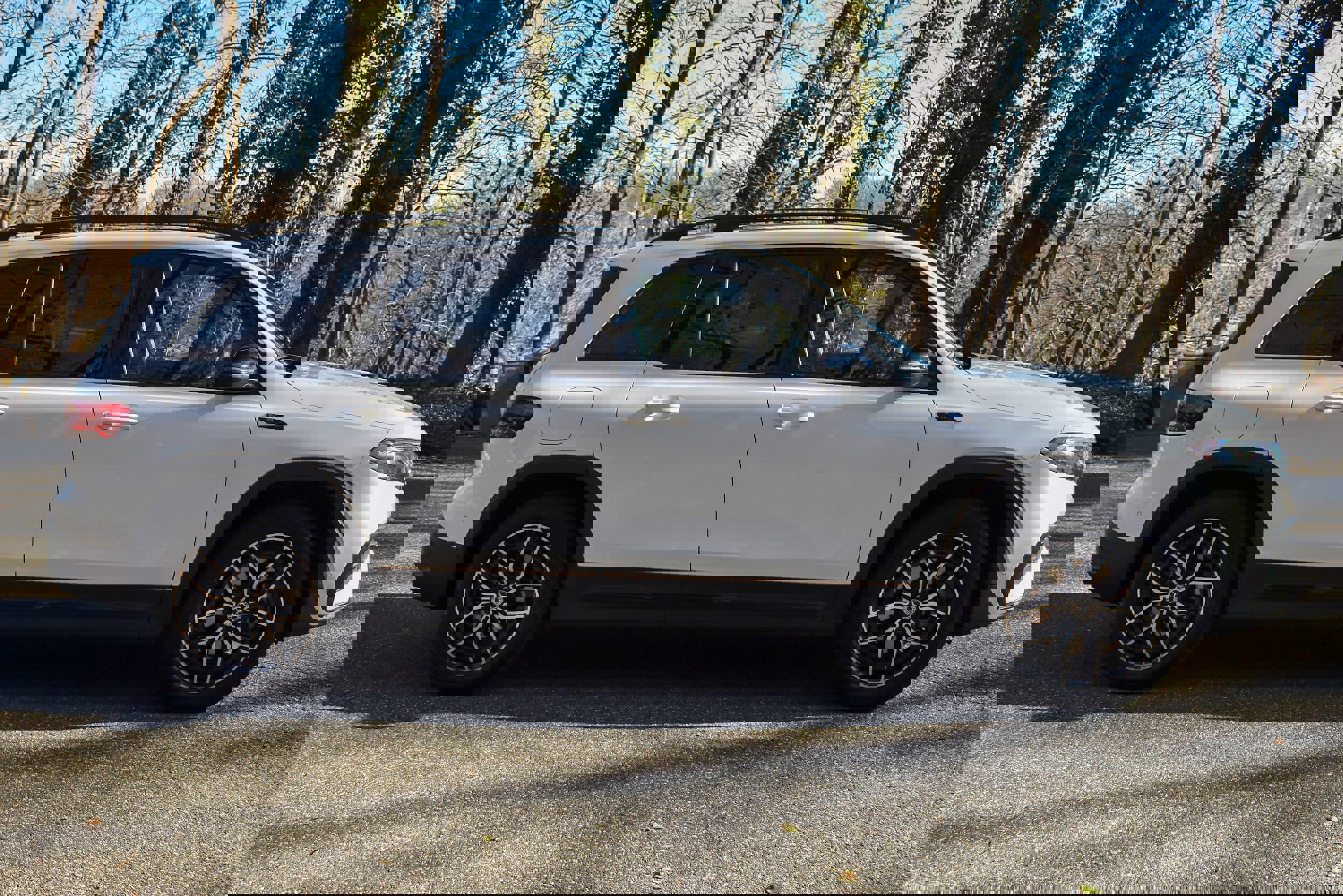 Used 2022 Mercedes-Benz EQB 350 4MATIC w/ AMG Night Package image 9