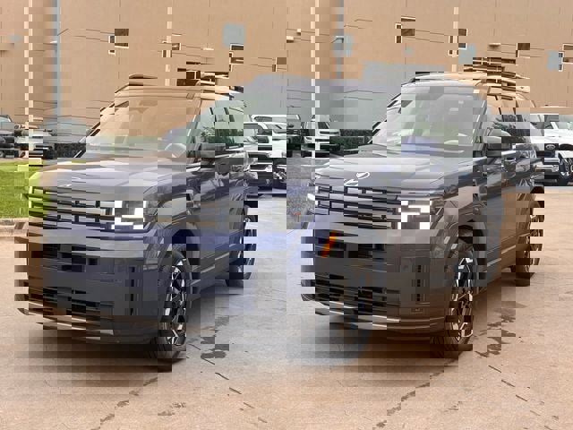 Used 2025 Hyundai Santa Fe SEL image 2