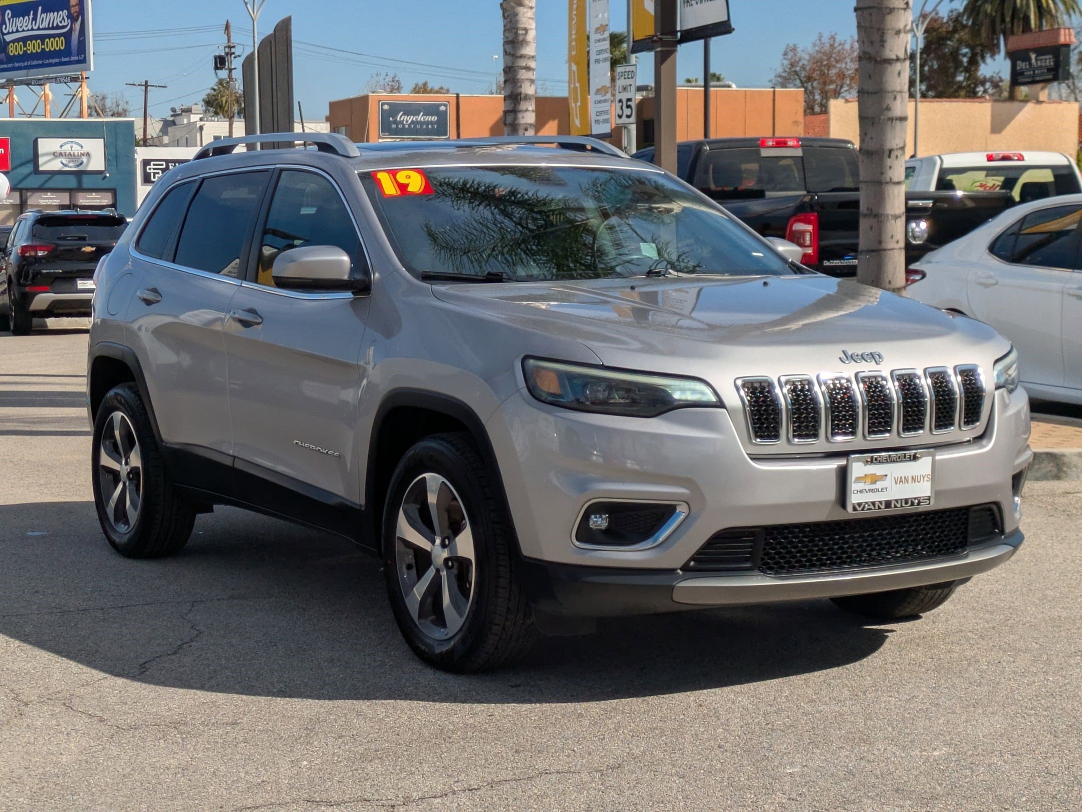 Used 2019 Jeep Cherokee Limited image 3