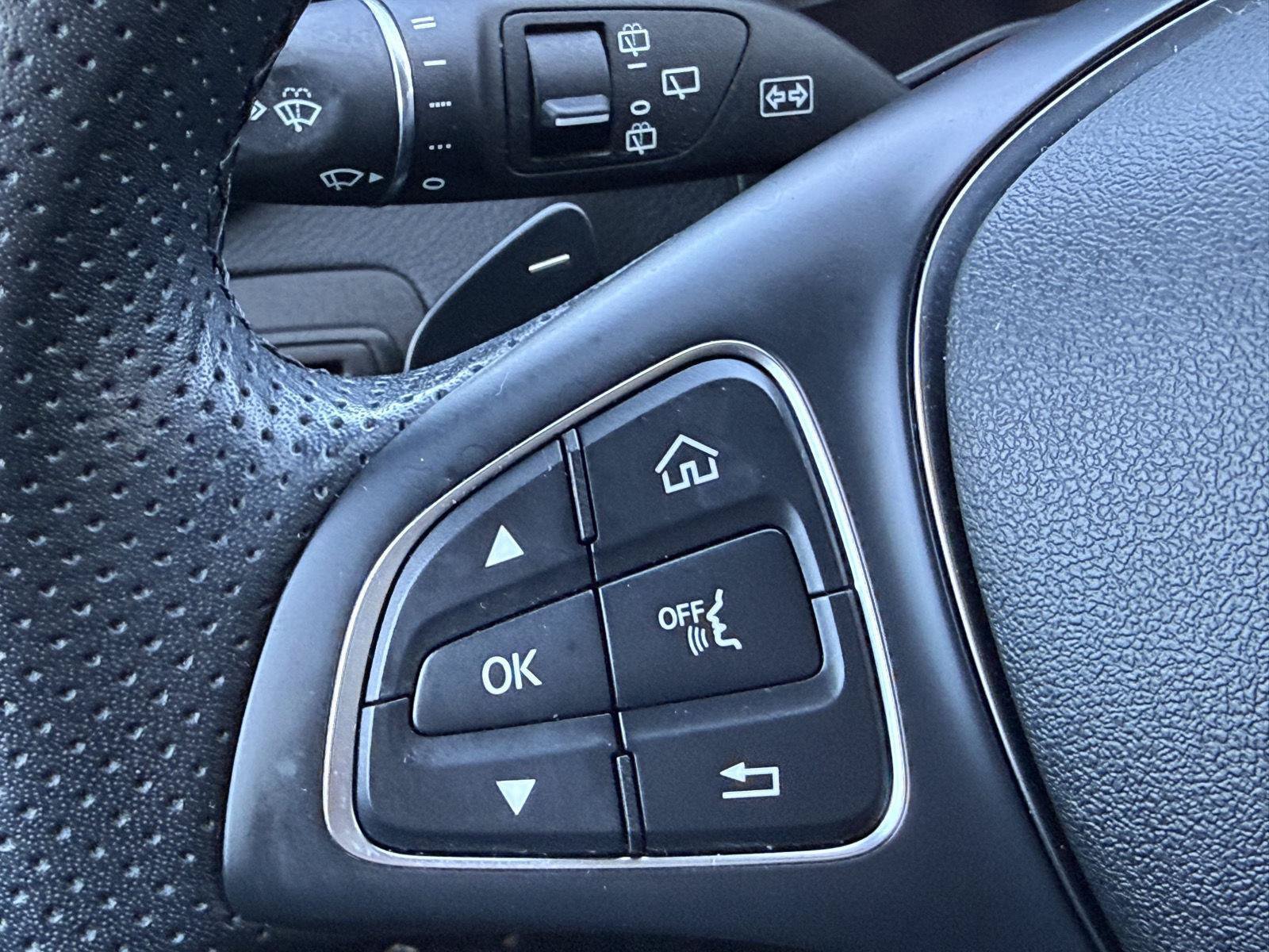 Used 2019 Mercedes-Benz GLC 300 4MATIC image 18