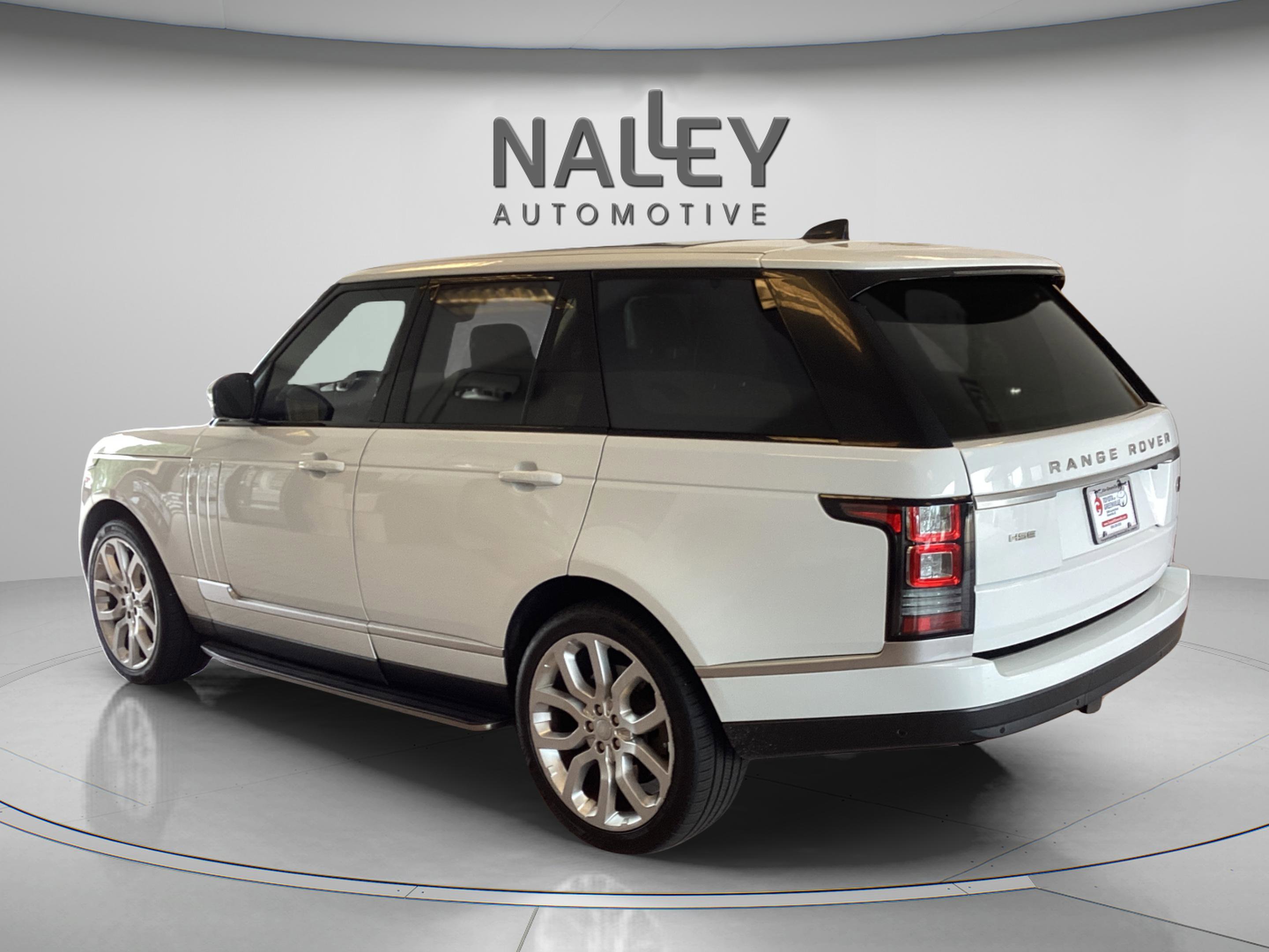 Used 2017 Land Rover Range Rover HSE AWD/4WD image 4