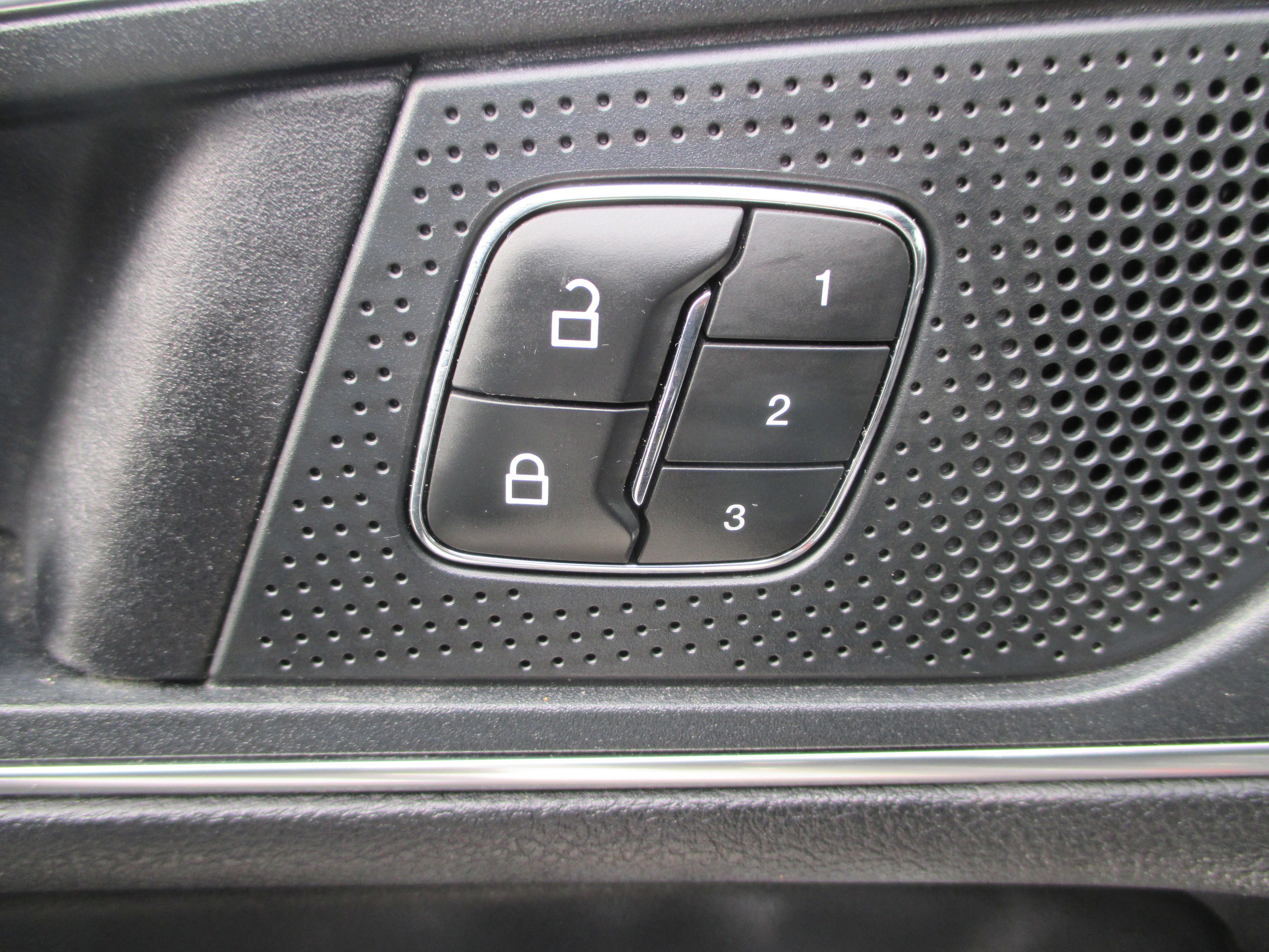 Used 2020 Ford Edge ST image 14