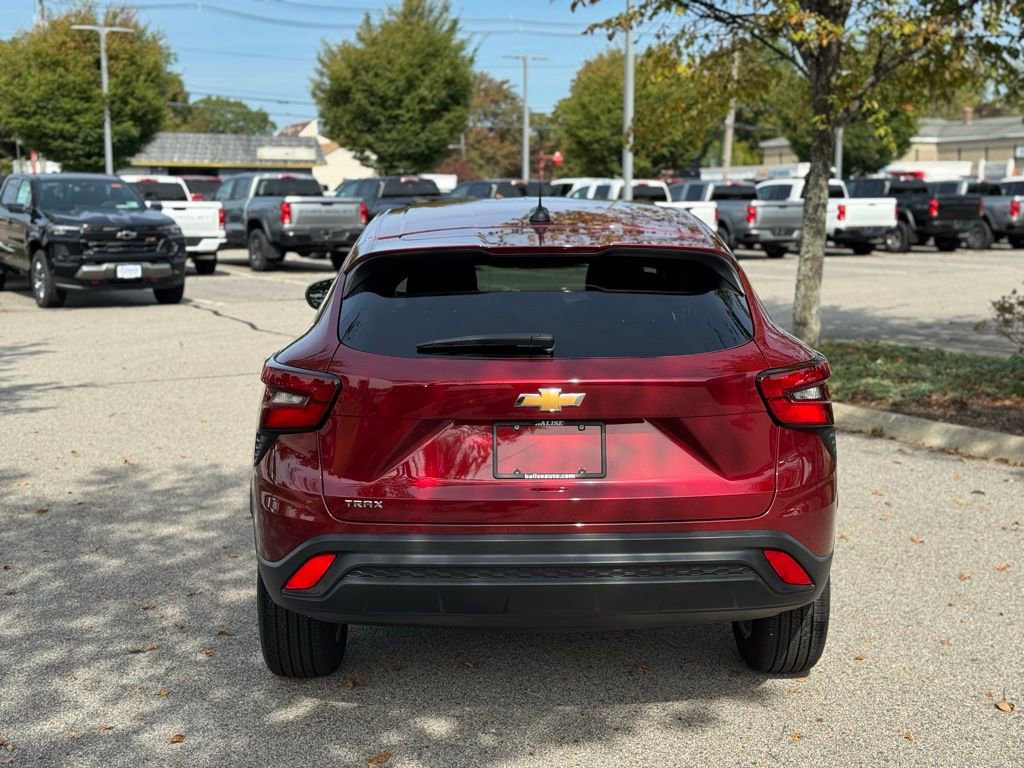 Used 2025 Chevrolet Trax LS w/ LS Convenience Package image 6