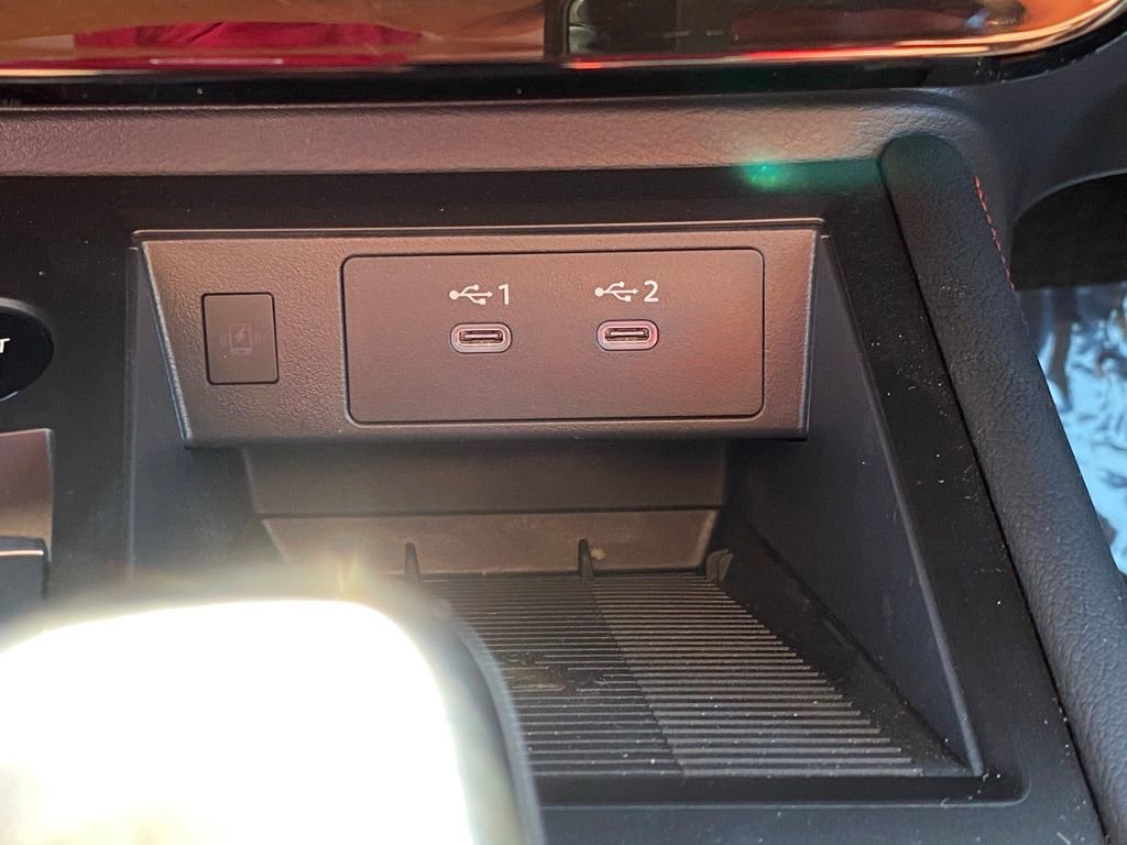 New 2025 Nissan Kicks SR image 29