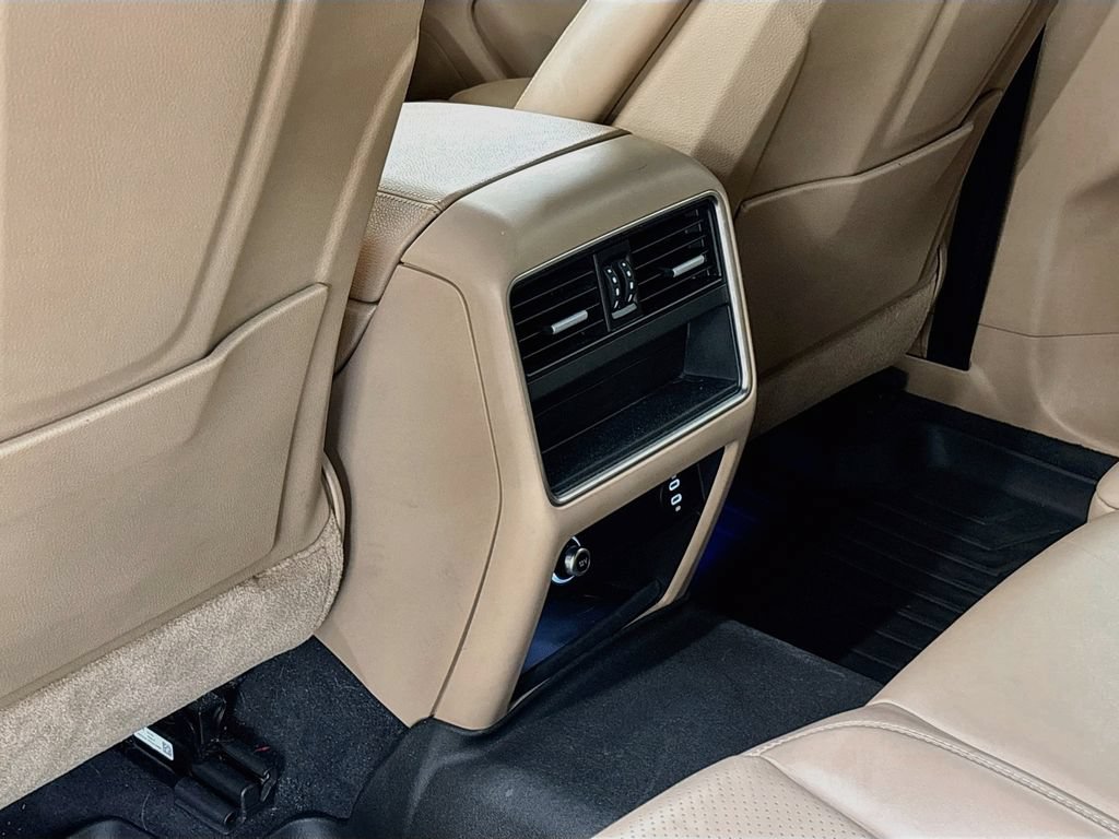 Used 2020 Porsche Cayenne AWD/4WD image 17
