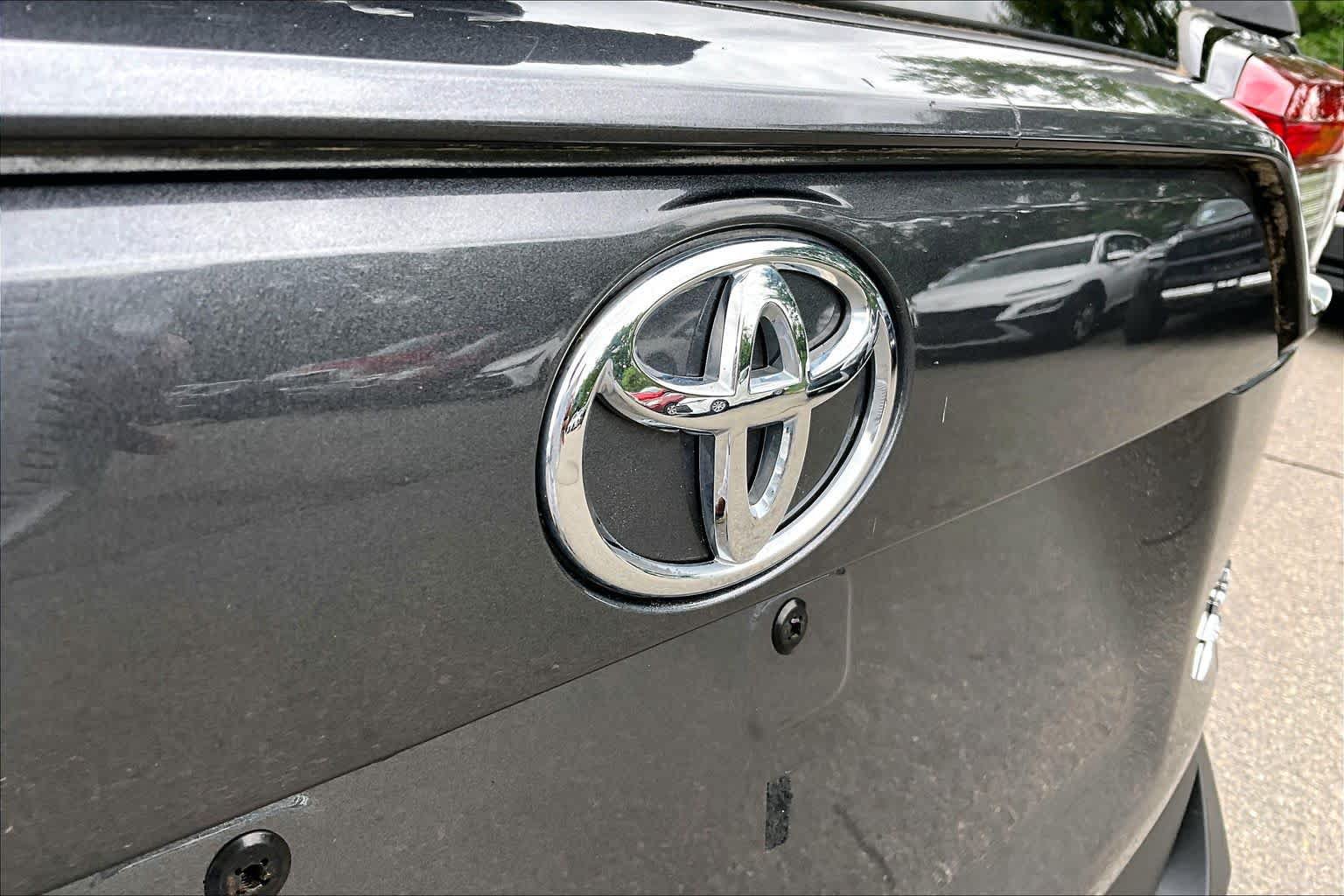 Certified 2021 Toyota RAV4 XLE w/ Convenience Package AWD/4WD image 30