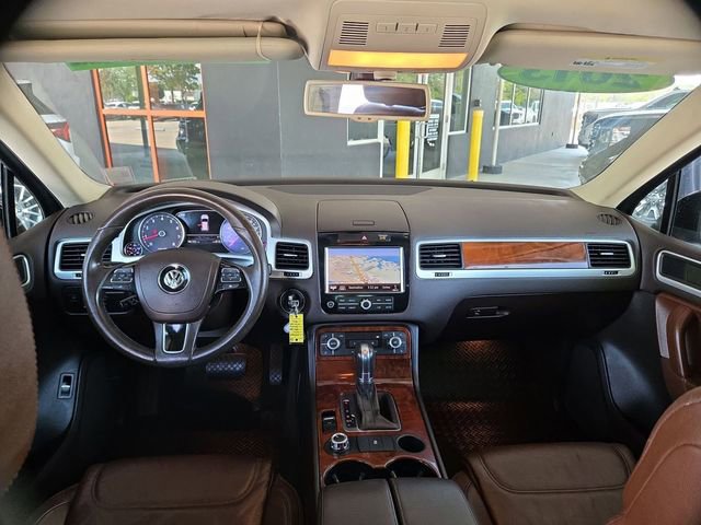 Used 2013 Volkswagen Touareg VR6 image 40