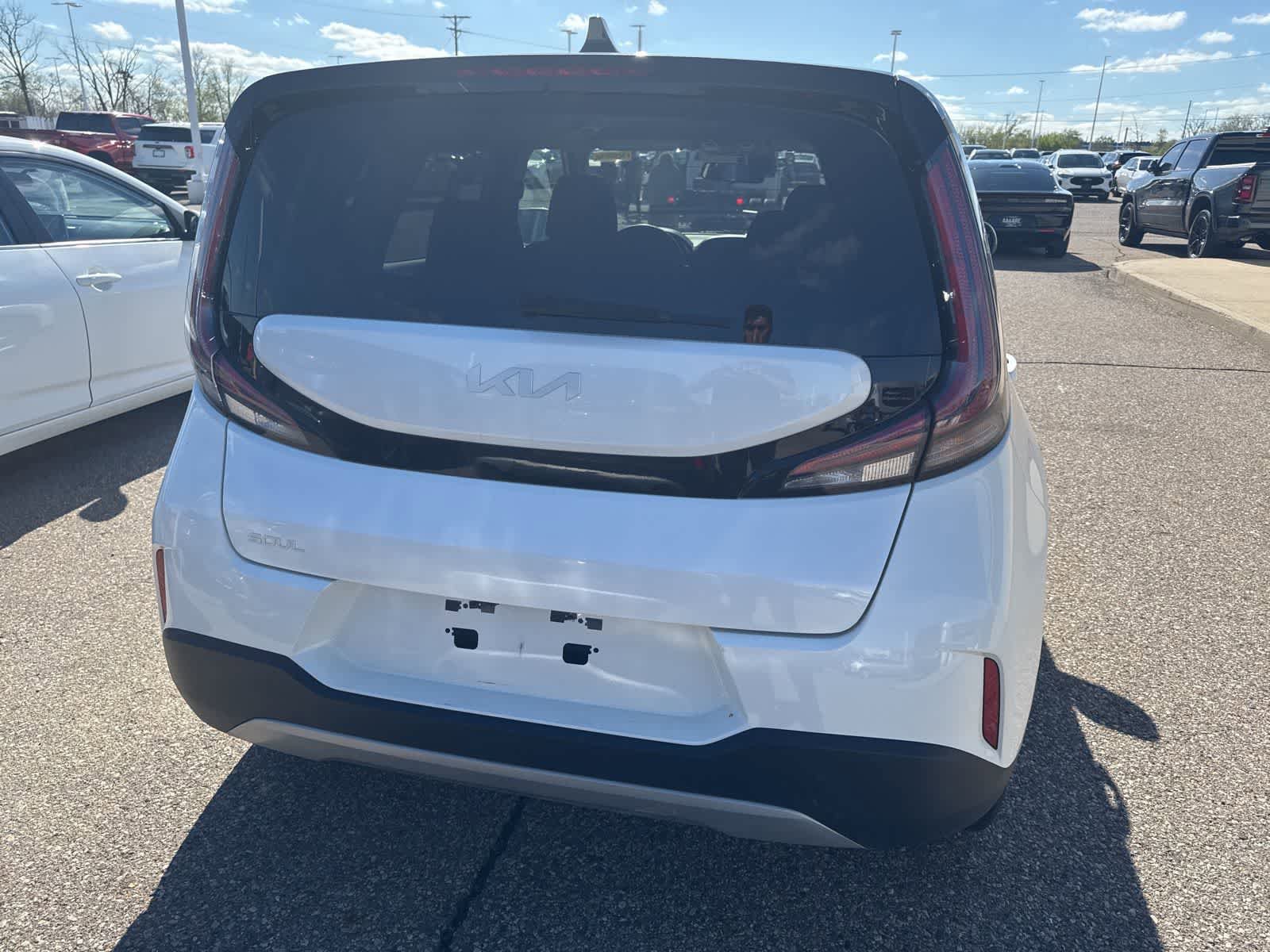 Used 2024 Kia Soul LX w/ Option Group 015 FWD image 12