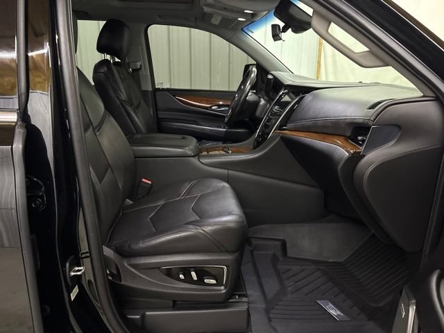 Used 2019 Cadillac Escalade Premium Luxury AWD/4WD image 32