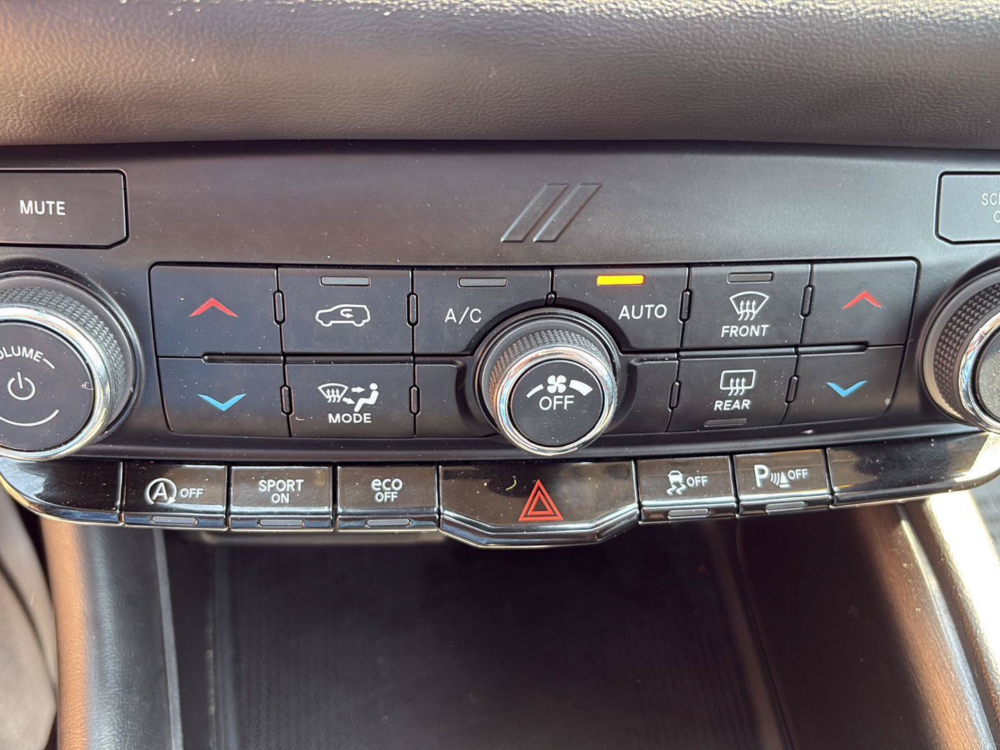 Used 2022 Dodge Durango SXT AWD/4WD image 13