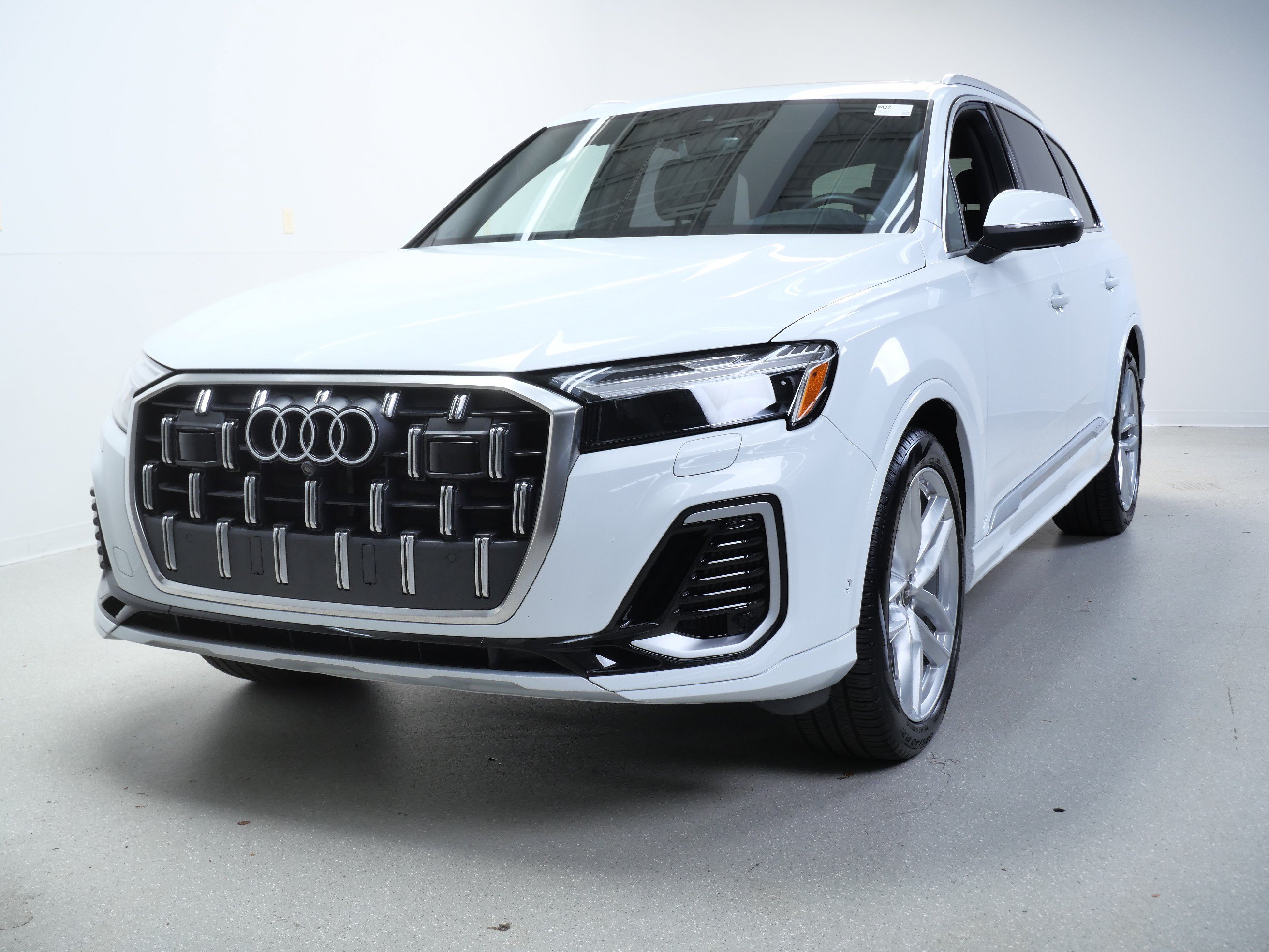 Used 2025 Audi Q7 3.0T Premium Plus w/ Premium Plus Package AWD/4WD image 12