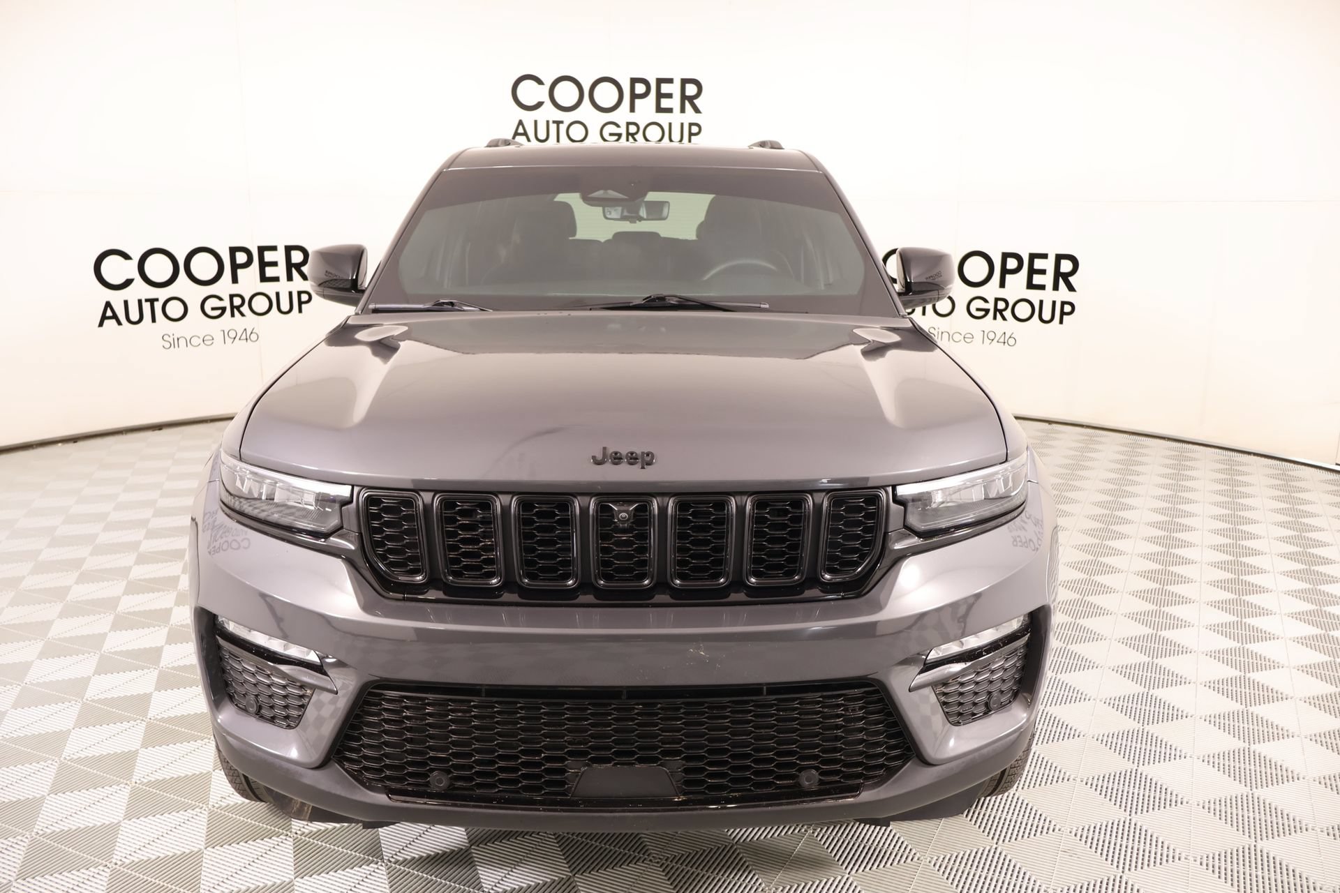 Used 2025 Jeep Grand Cherokee Limited w/ Luxury Tech Group II AWD/4WD image 10