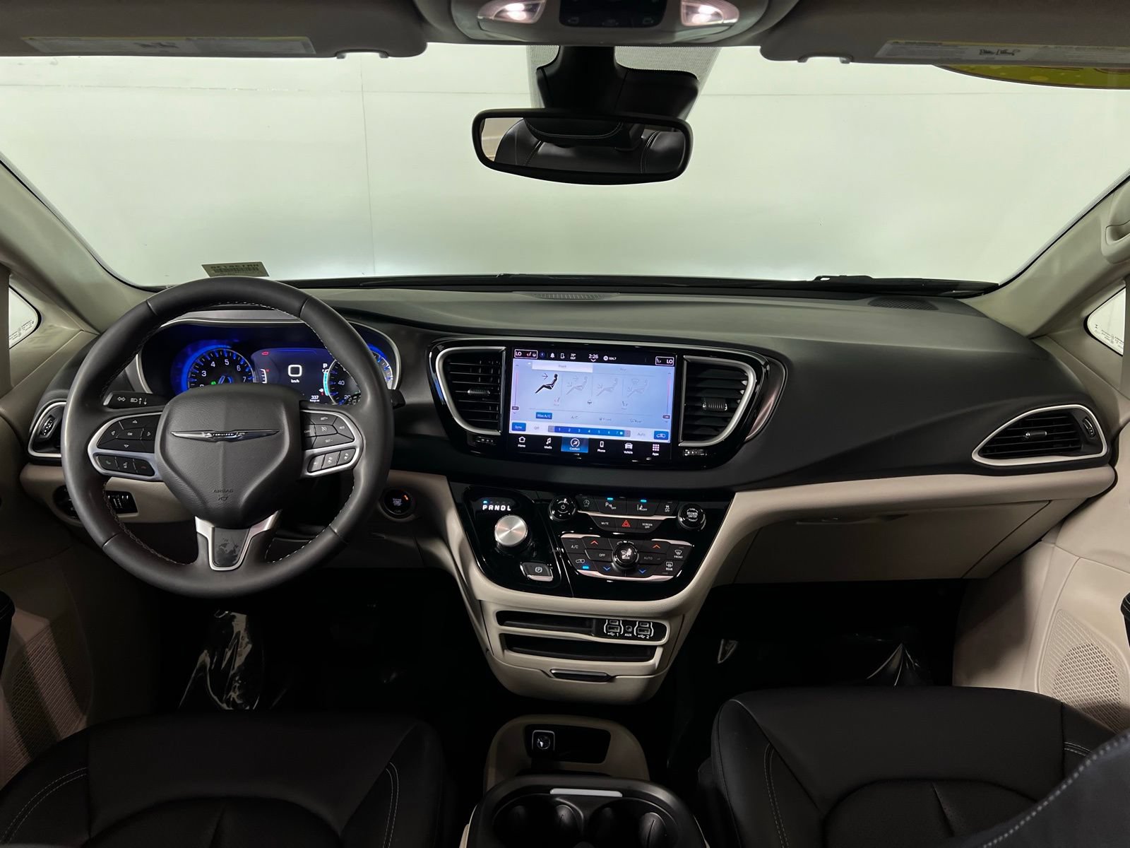 Used 2024 Chrysler Pacifica Touring-L FWD image 25