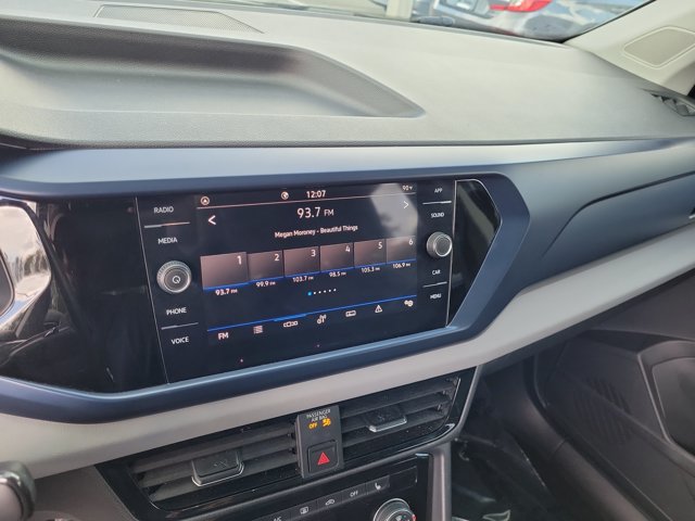 Used 2023 Volkswagen Taos SE w/ Panoramic Sunroof Package FWD image 27