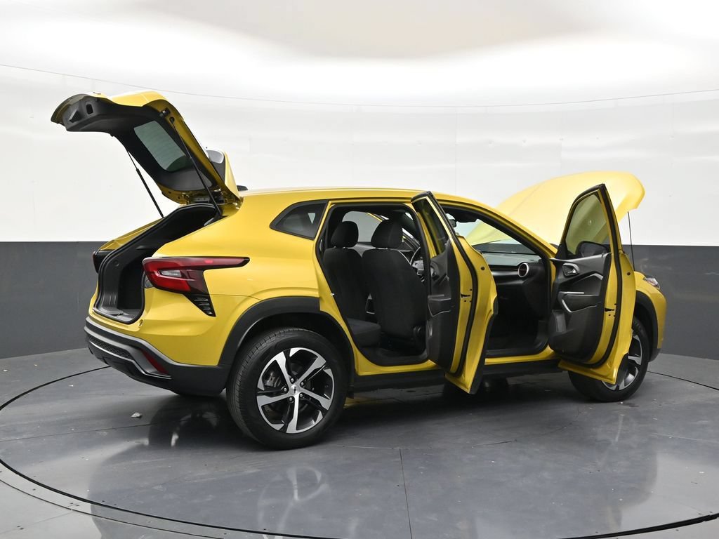 Used 2024 Chevrolet Trax RS FWD image 28