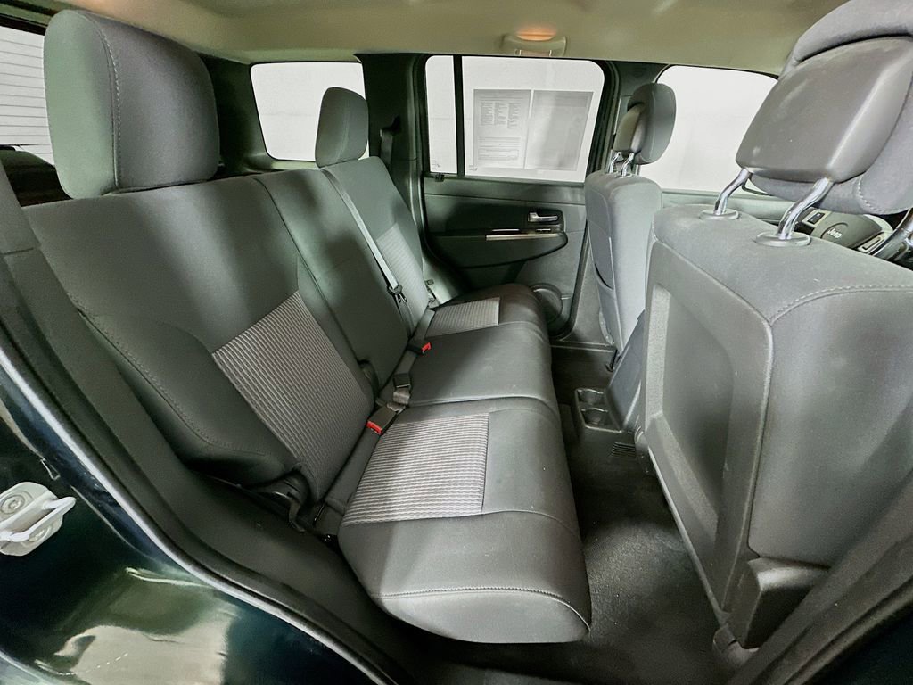 Used 2010 Jeep Liberty Renegade AWD/4WD image 27