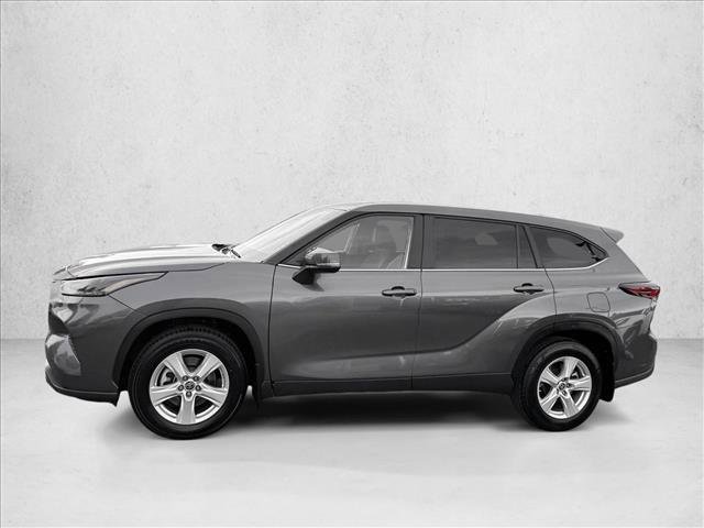 Used 2024 Toyota Highlander LE video 4