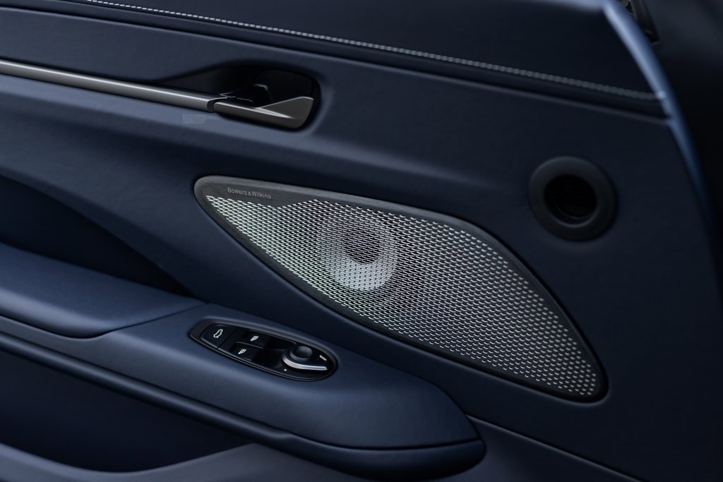 New 2026 Aston Martin V8 Vantage Volante image 34