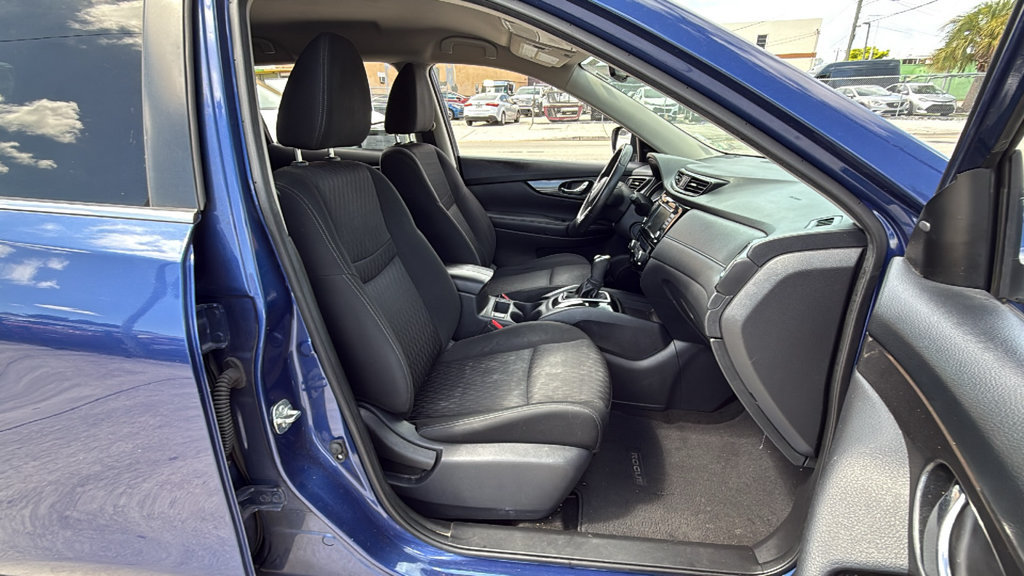 Used 2019 Nissan Rogue SV FWD image 37