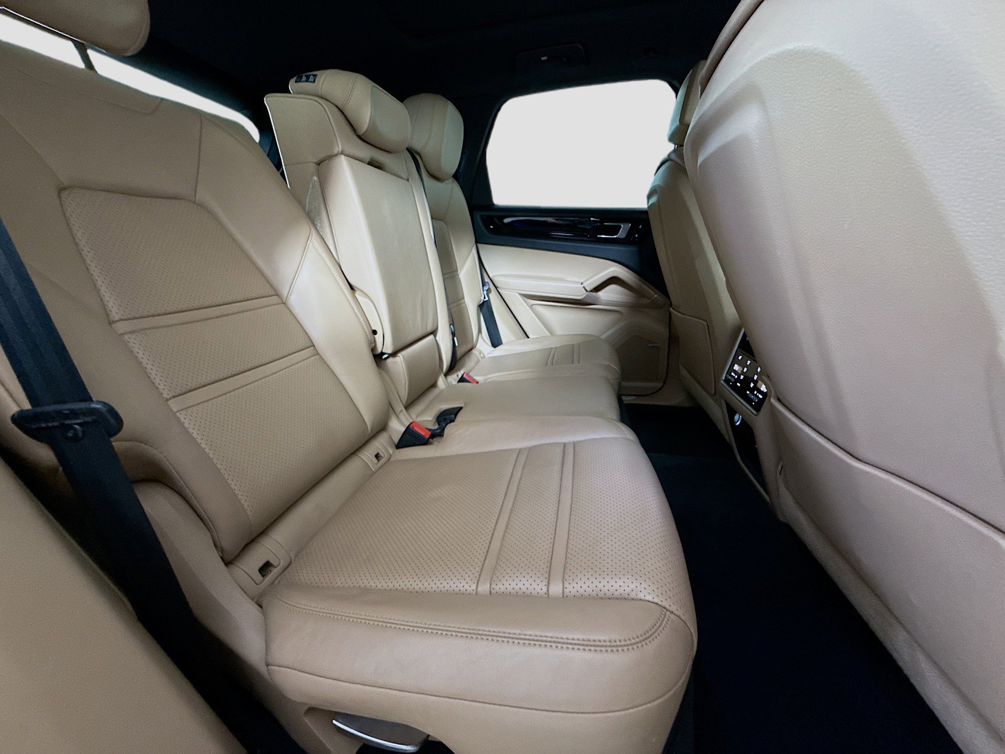 Used 2020 Porsche Cayenne image 25