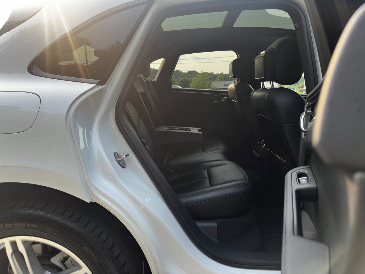 Used 2016 Porsche Macan S image 9