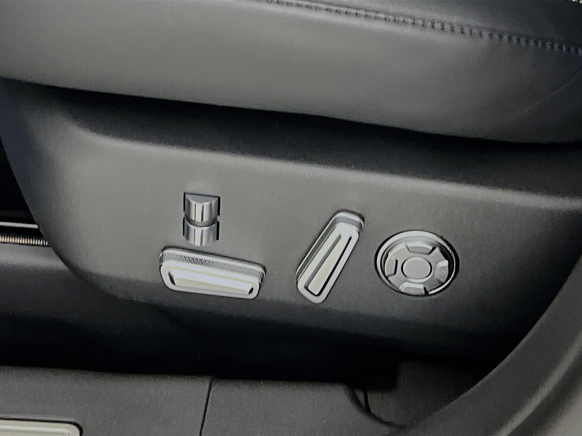 Used 2025 Lincoln Nautilus Reserve AWD/4WD image 16