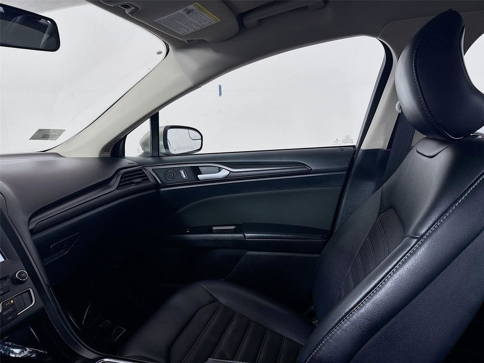 Used 2018 Ford Fusion SE w/ Equipment Group 201A image 20