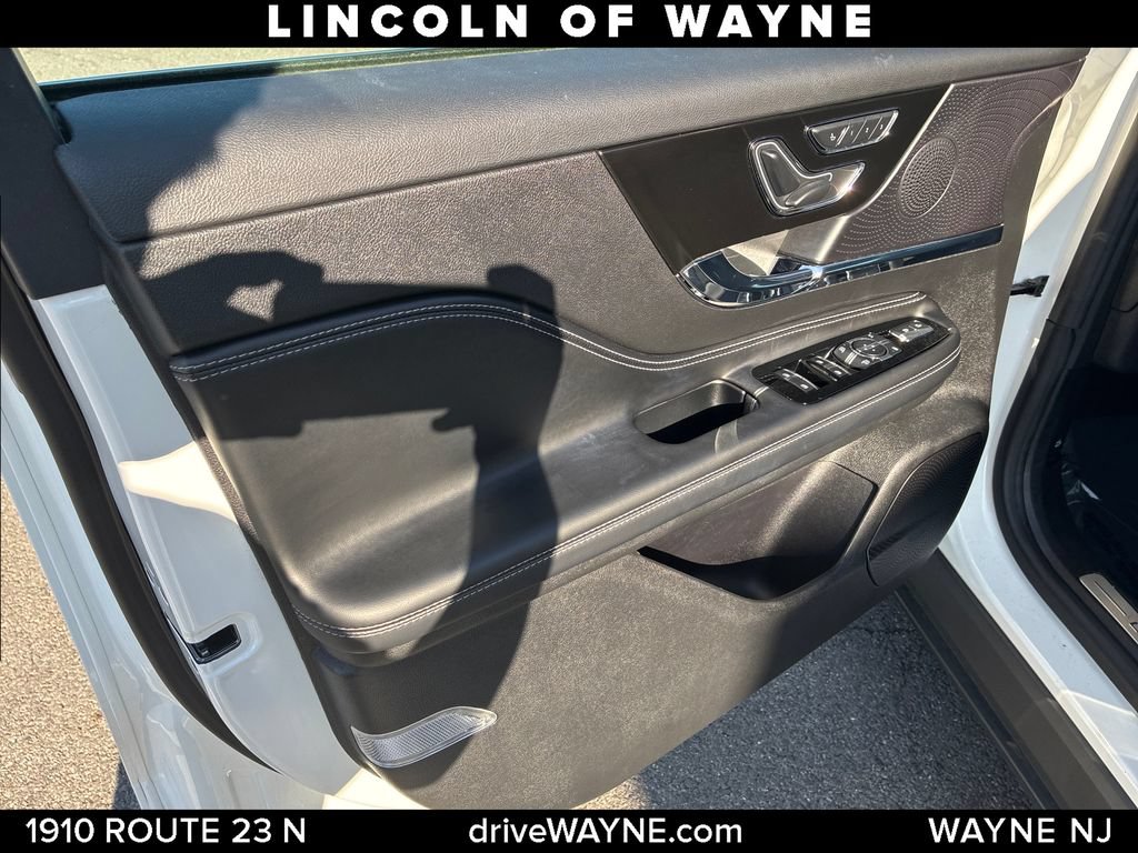Certified 2024 Lincoln Corsair AWD w/ Equipment Group 101A image 13