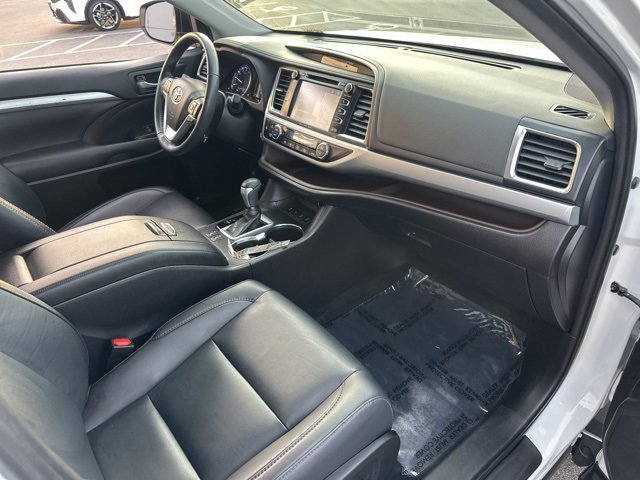 Used 2019 Toyota Highlander XLE image 33
