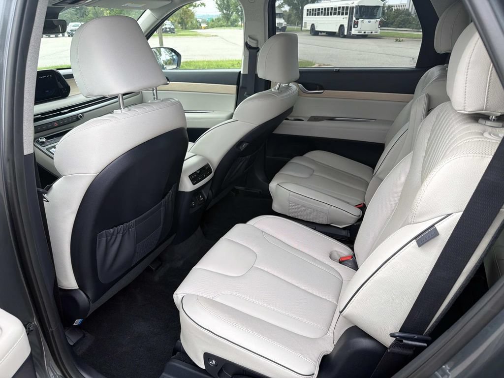 Used 2023 Hyundai Palisade Limited w/ Cargo Package AWD/4WD image 23